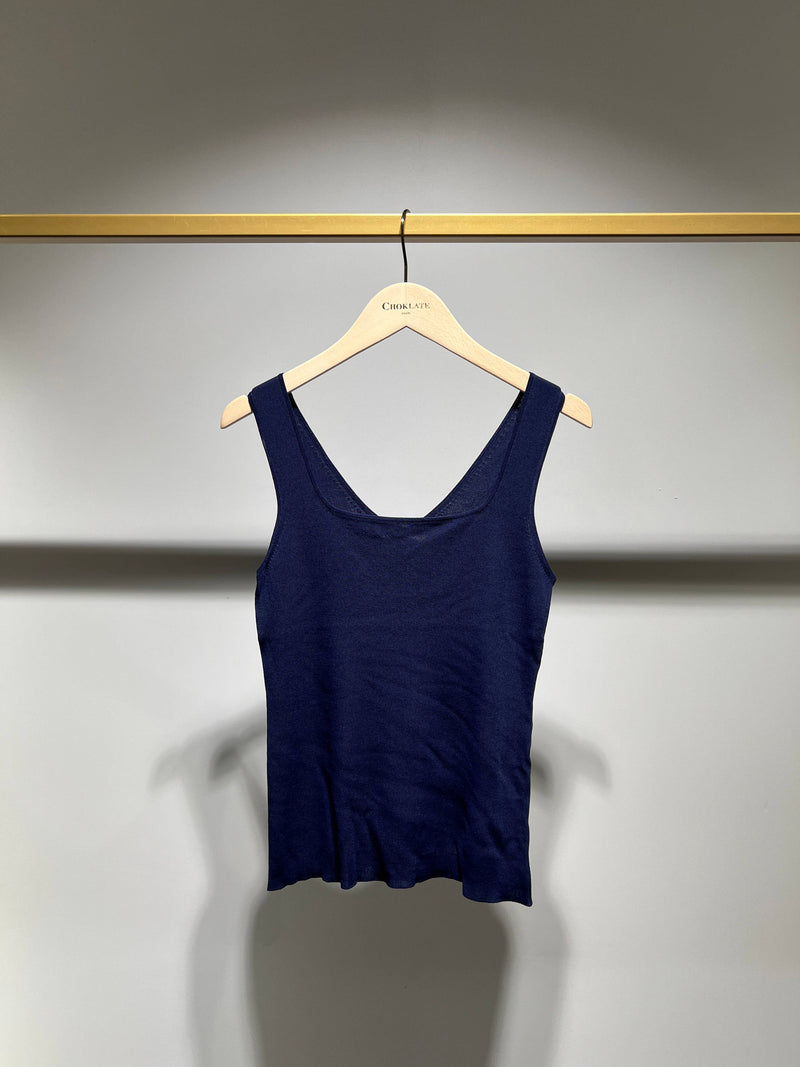 Reversible 2-in-1 V-neck and square neck tank top
